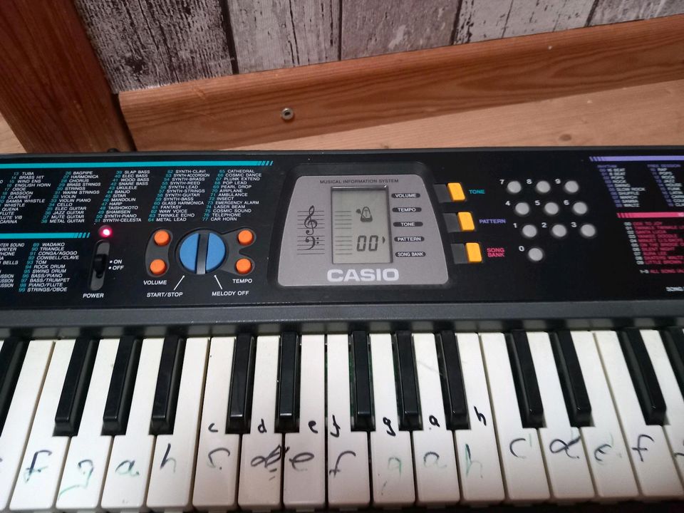 Keyboard mit notenbuch und 1 CD in Dummerstorf