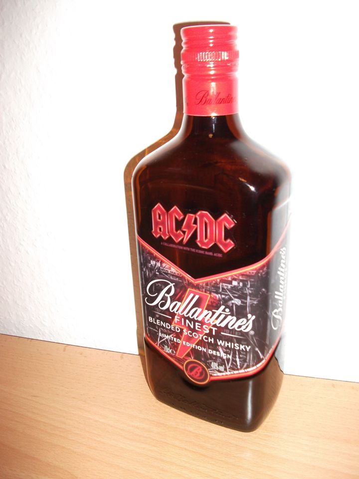 Ballantines Whisky Flasche AC / DC Edition in Frauenwald