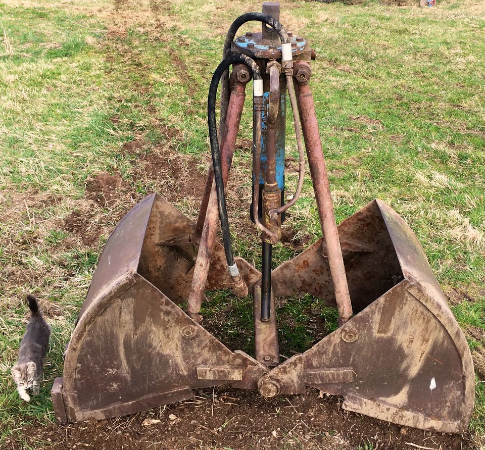 Zweischalengreifer 40cm Greifer T157 T159 Hühnerknie in Hirschfeld b Zwickau