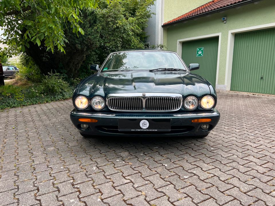 Jaguar XJ8 4.0 v8 Sovereign x308 Penta Emeraldgreen in Waldkraiburg