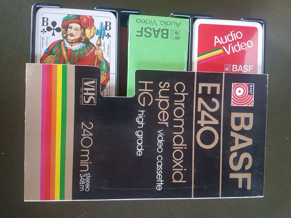 Skat-Karten BASF in VHS Cassetten-Schachtel in Neuburg am Inn