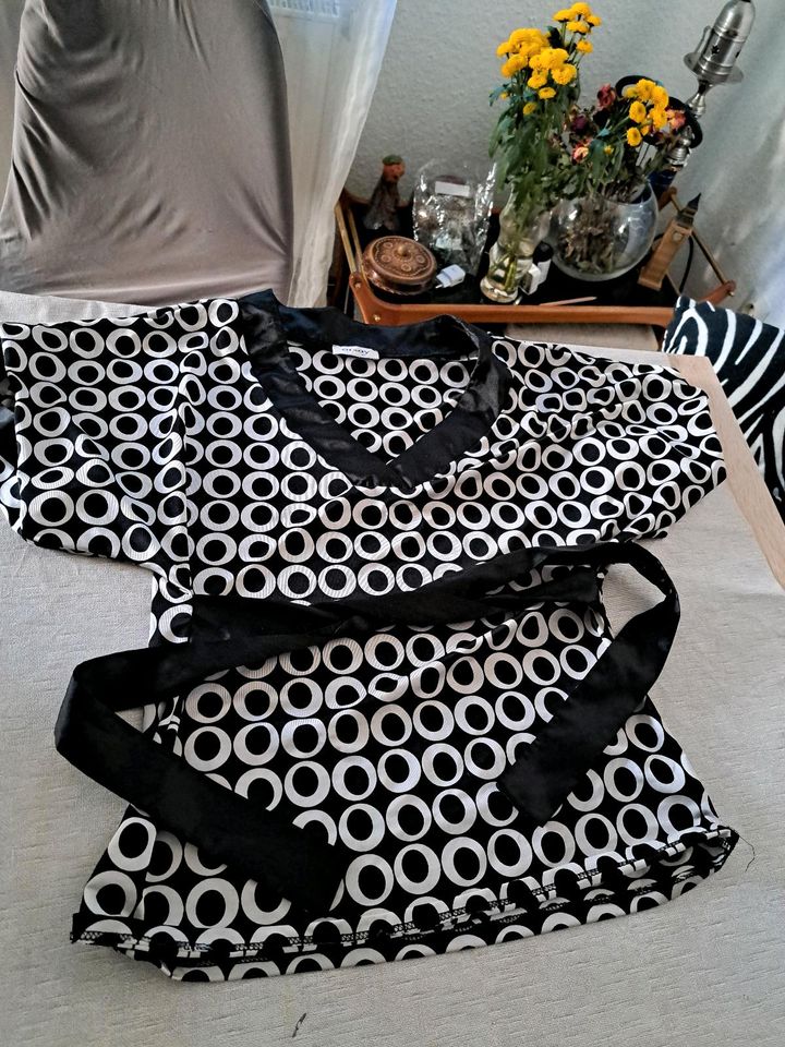 Neu ulm ...schwarz und weiß bluse  xl groß in Neu Ulm