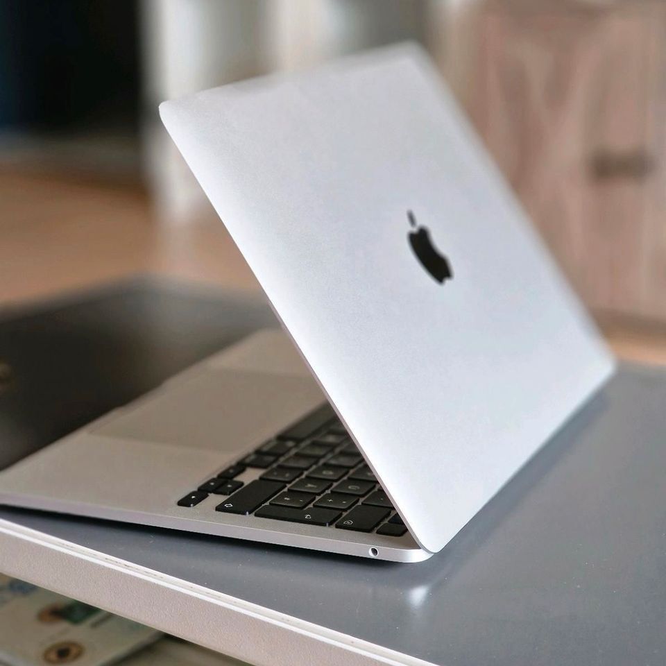 Apple MacBook pro 13 (2020) in Ulm