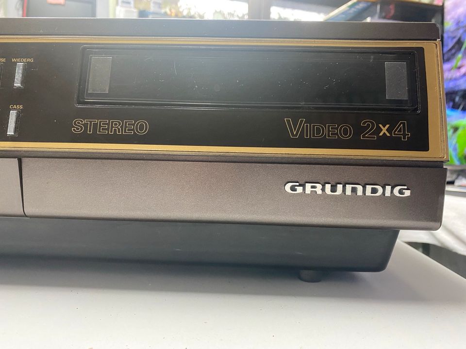 Videorecorder,Video 2000,2x4,Grundig. in Heek