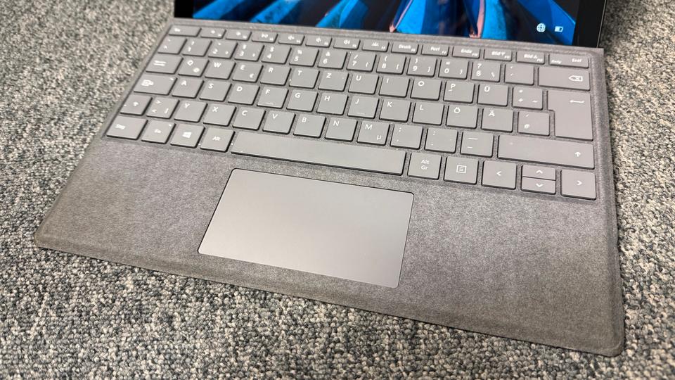 Surface Pro 7 - 16Gb RAM 256GB Festplatte incl. Dockingstation in Ottensoos