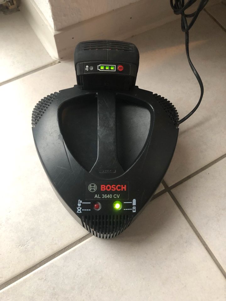 Bosch 36 Volt Ladegerät AL3640CV und 3 Akkus 36 Volt mit je 1,3Ah in Haltern am See