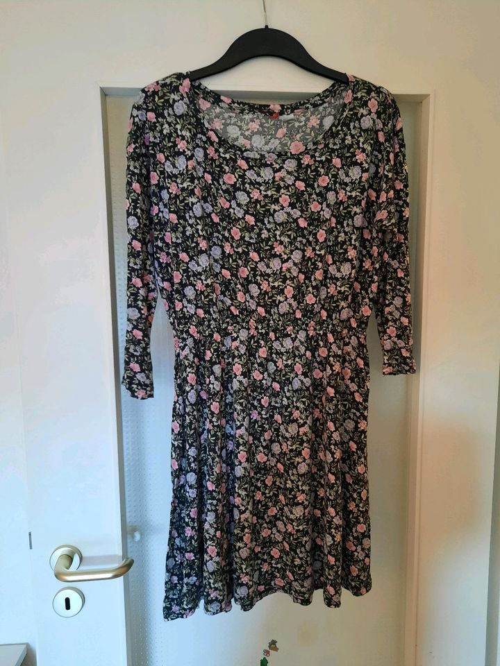 H&M Kleid Blumen M in Koblenz