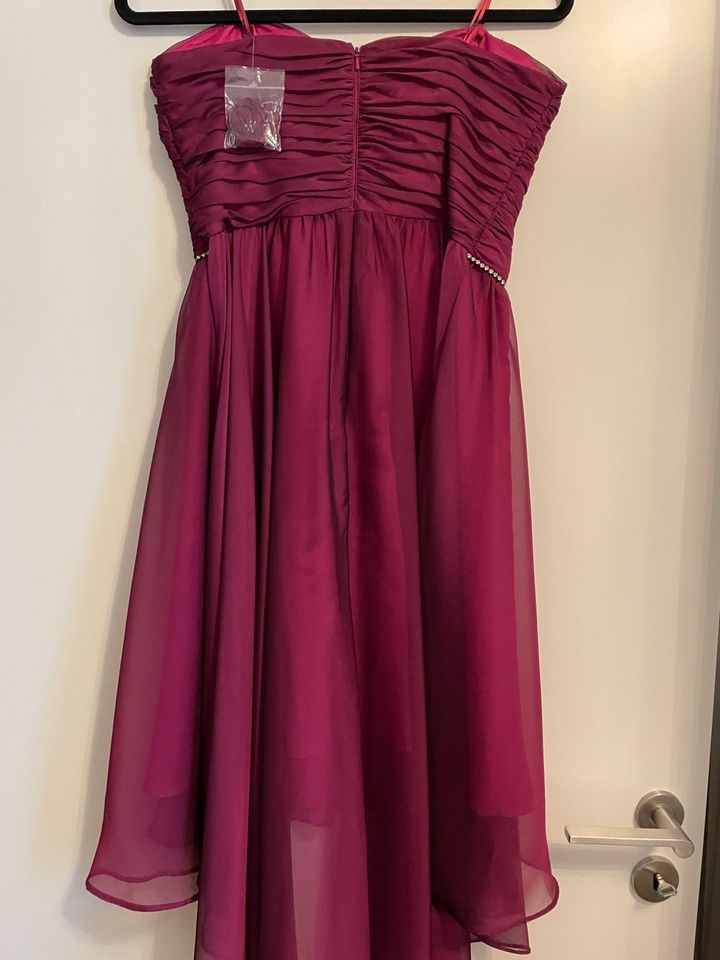 Festliches Vokuhila Kleid Fuchsia Gr. 40 in Düsseldorf