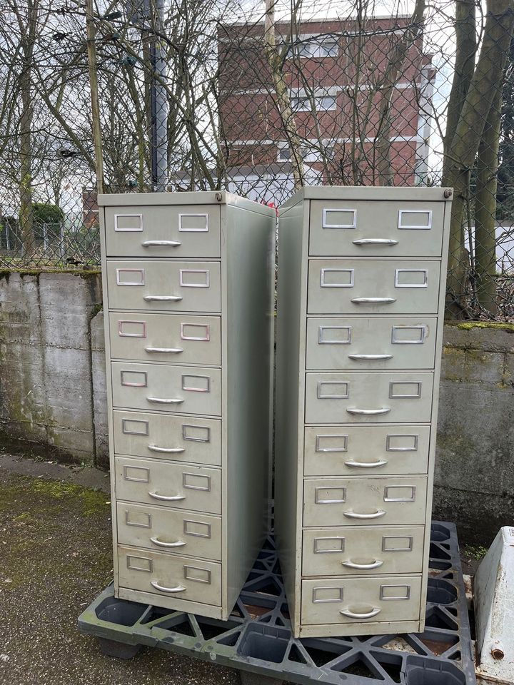 Zwei Vintage Stahl- / Registerschränke in Köln