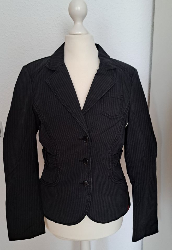 gestreifter edc Damenblazer in Magdeburg