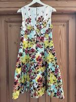 Sommerkleid von Yessica, weiß mit Blumenprint ☀️ Baden-Württemberg - Waiblingen Vorschau