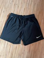 Nike kurze Hose, Größe M. Schwarz Bayern - Eschau Vorschau