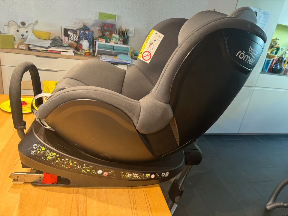 Britax Römer Dualfix2 R 360 Grad drehbar in Rheinfelden (Baden)