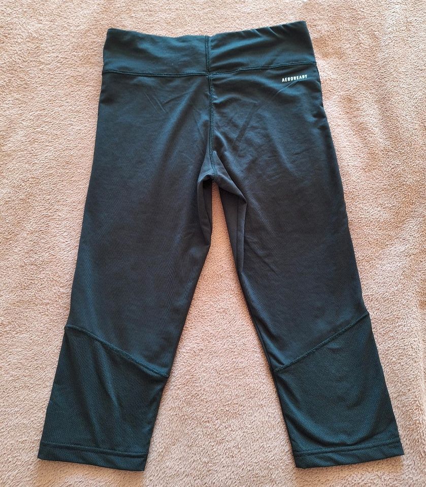 Sporthose Capri Leggings von Adidas Gr. 164 schwarz in Hamburg