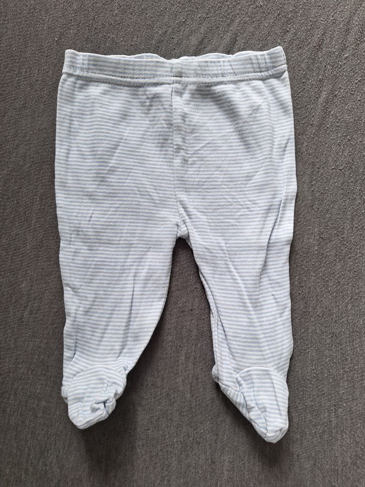 blau-weiß gestreifte Babyhose mit breitem Bund und Füßchen Gr. 68 in Berlin