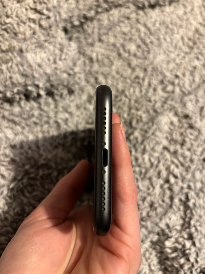 Iphone 11 / 64 GB / Schwarz in Nordenham