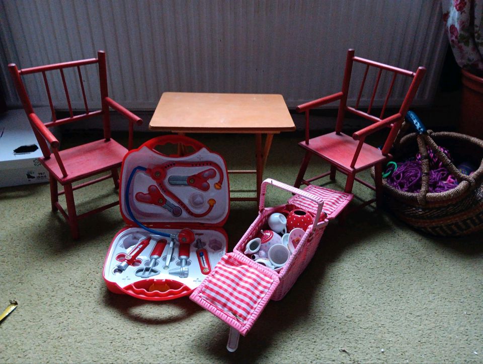 Puppenmöbel bjd puppe Tisch und Stühle in Hannover