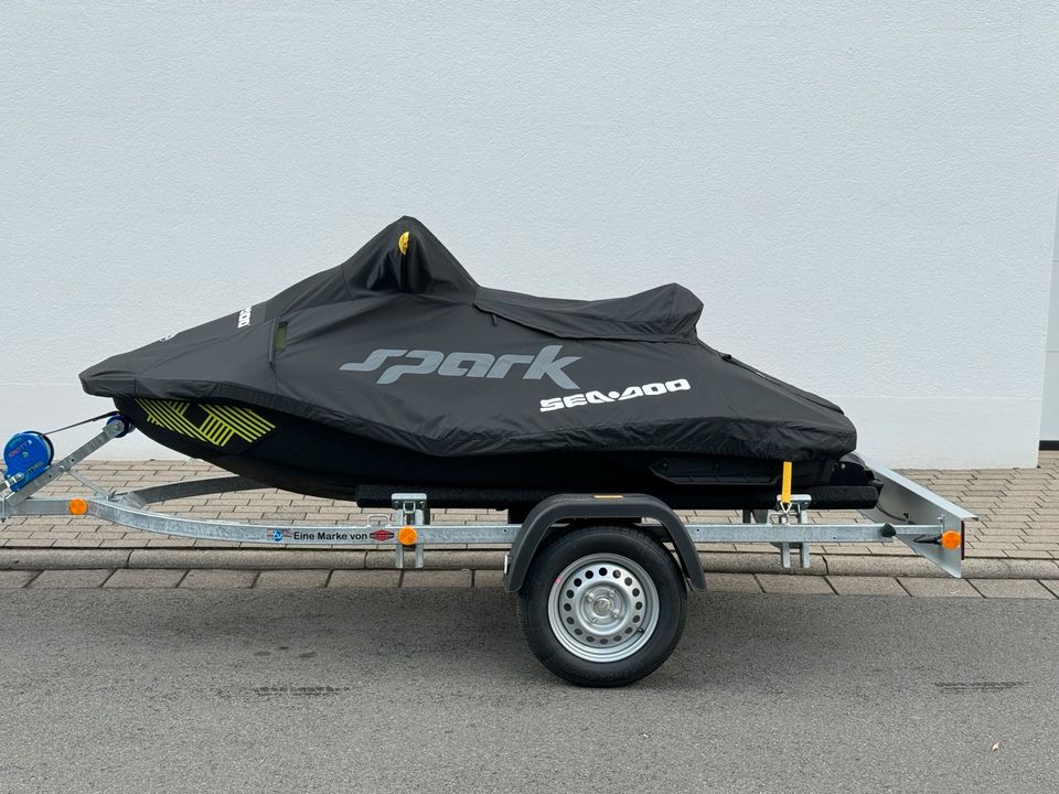 Jetski SeaDoo Spark Trixx 2 UP mit Anhänger und Plane / Cover NEU in Rödermark