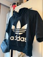Adidas Pullover mit kurzen Ärmeln Kapuze Bayern - Eckental  Vorschau
