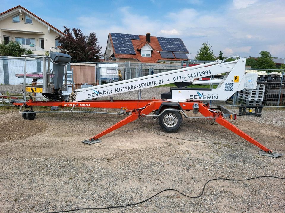 Arbeitsbühnen Minibagger Radlader Häcksler Baumaschinen Vermietung in Gottenheim