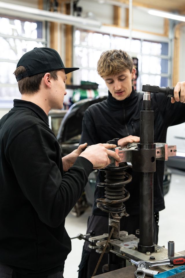 Ausbildung zum Kfz Mechatroniker in Gauting