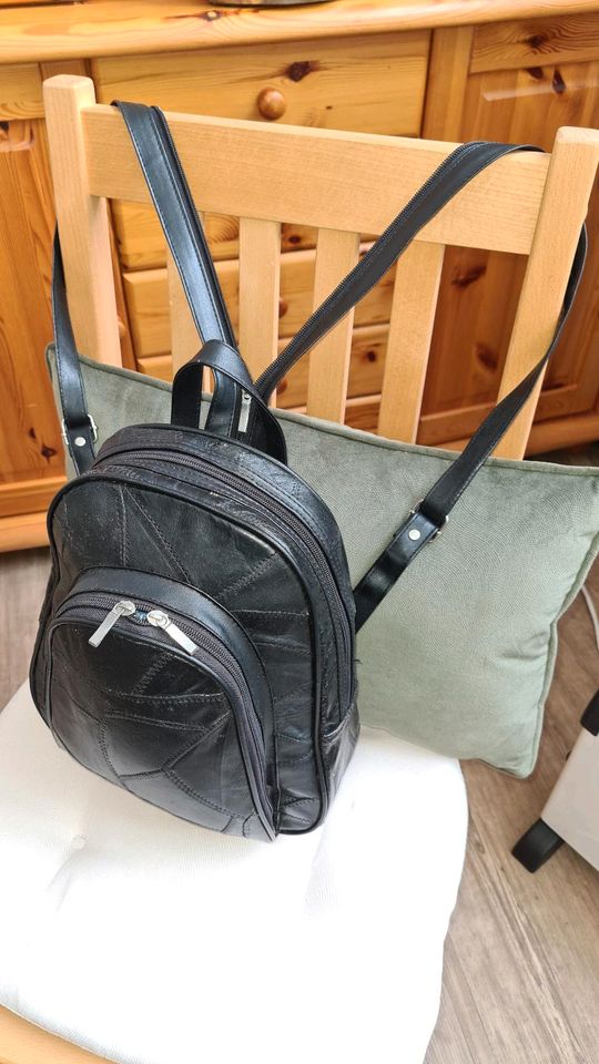 Kleiner vintage Leder Rucksack in Möser