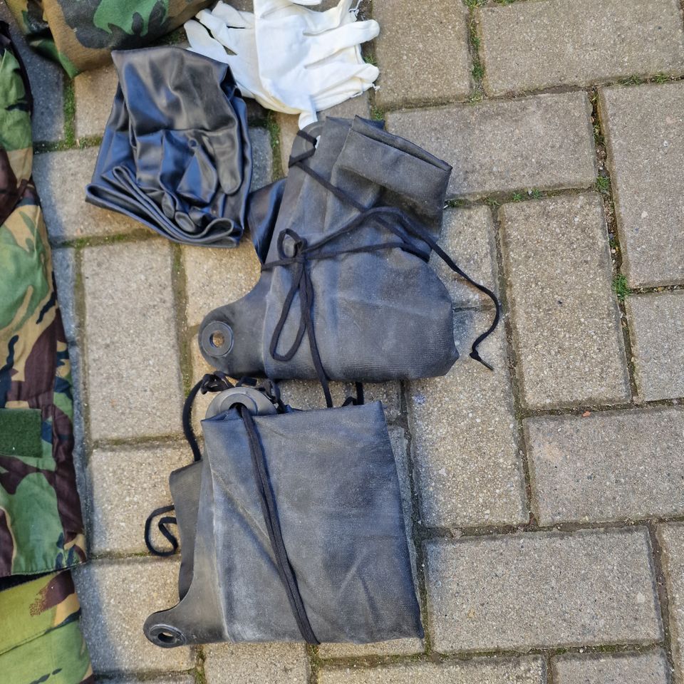 Army DPM NATO Anzug inkl Handschuhe und Überziehschuhe Größe S in Querfurt