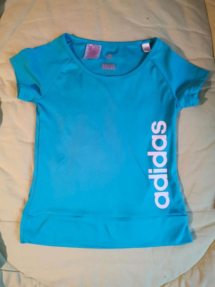 Shirt Sport Adidas gr. 128 Schulanfang in Dresden