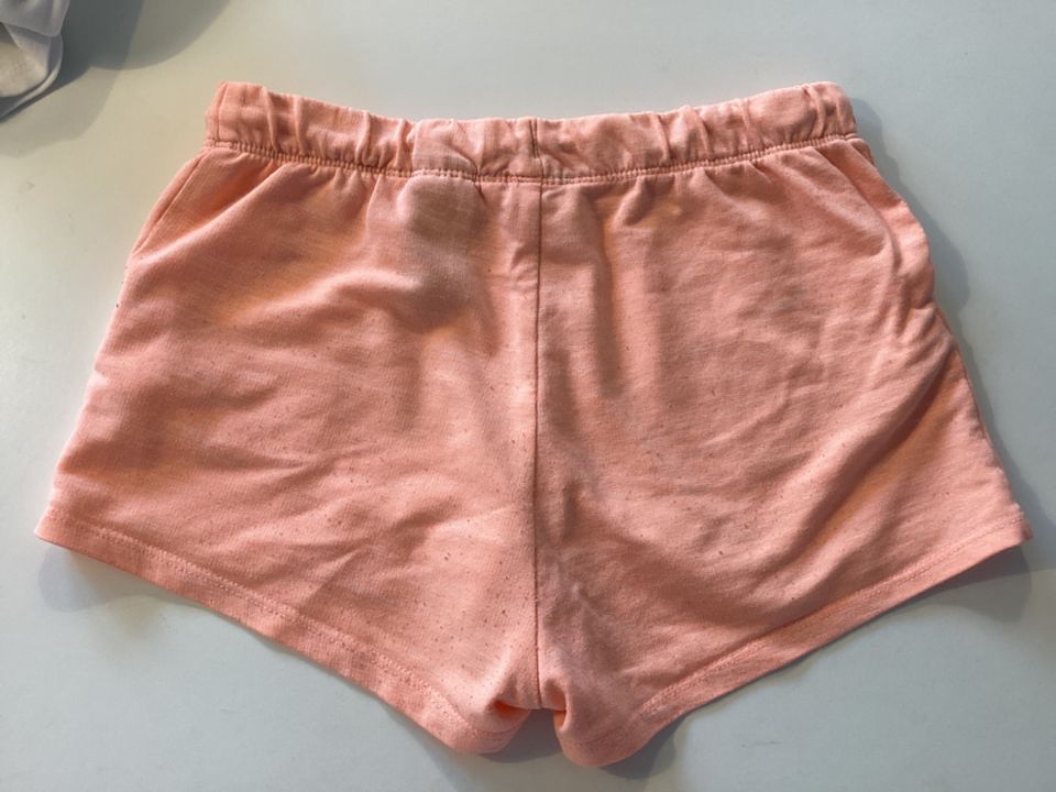 Set aus TOP & SHORTS H&M Pocopiano Gr.140 lachs weiß kurze Hose in Nordhorn