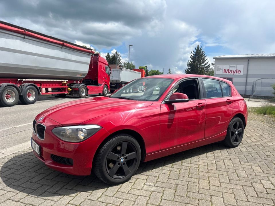 BMW 114d #Shz #Tüv #Klima #S-Heft #Service Neu in Bad Dürrheim
