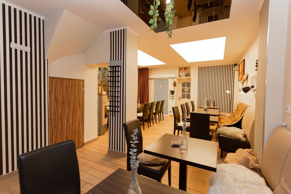 Sehr lukratives und modernisertes Café mit großer Betreiberwohnung in bester Lage von Zell (Mosel) in Zell (Mosel)