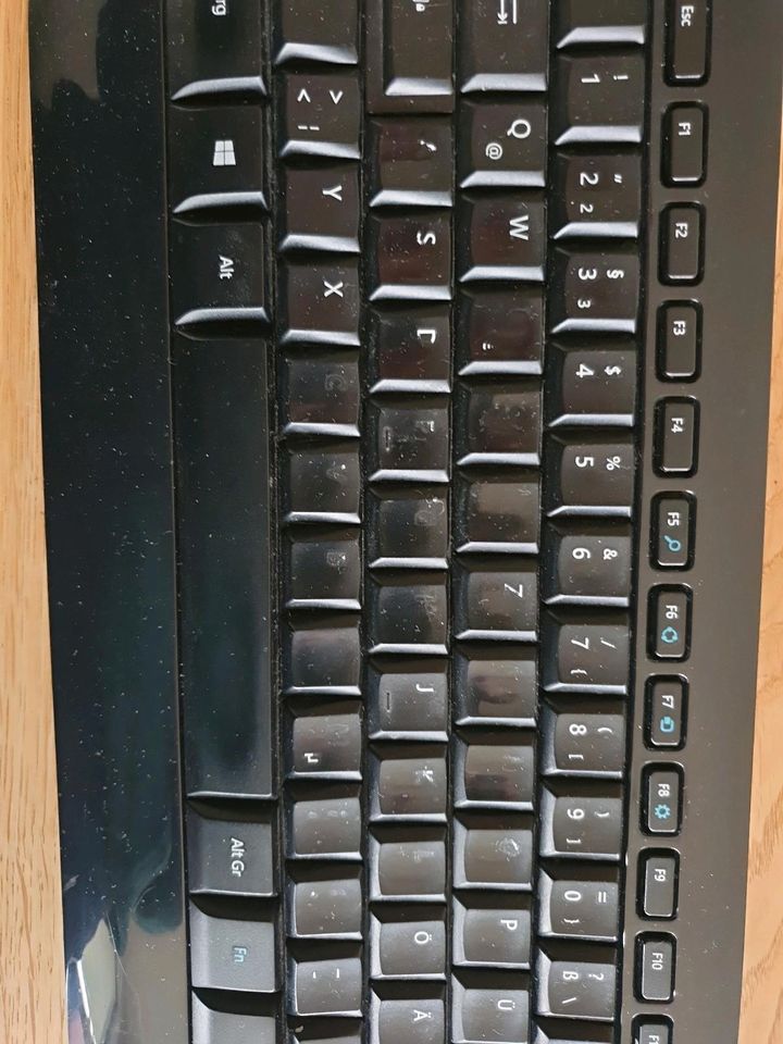 Funktionierende Tastatur mit USB Empfänger in Unterhaching