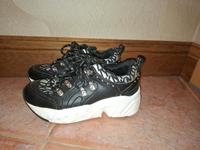 DKNY Sneaker Schuhe Gr.36 schwarz weiss Hessen - Neuberg Vorschau