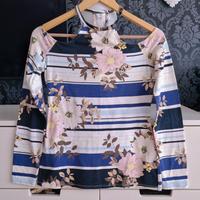 Guess Damen Oberteil Top gestreift Blumen Gr. M blau weiß Sommer. West - Unterliederbach Vorschau