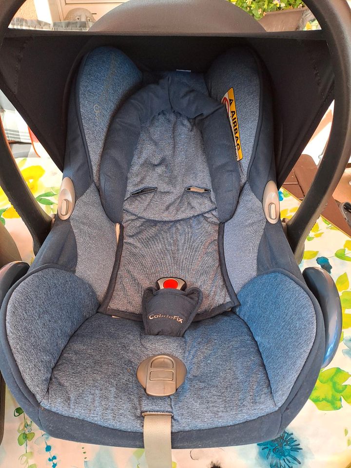 MAXI cosi Babys Schale mit Auto isofix Halterung in Lehrte