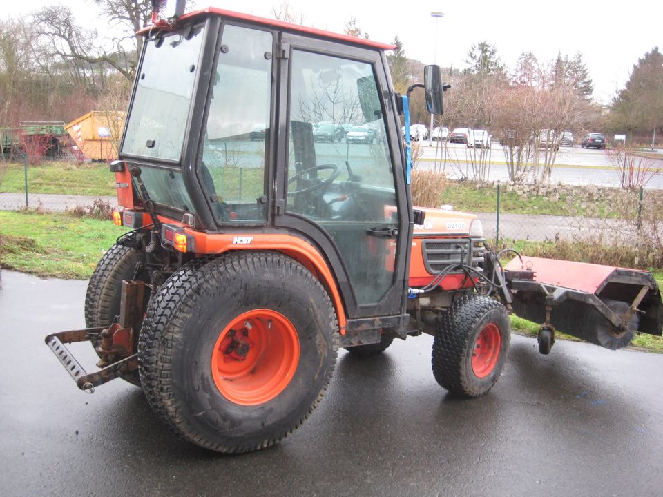 Kubota B2100 Allrad, Besen +Schneeschild,Ackerschlepper, Traktor in Igersheim