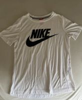 Weißes langes Nike T-Shirt S Hessen - Marburg Vorschau