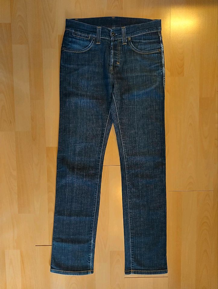 Slim Straight Cut Cowboy Jeans in  dunkler Waschung W30/W31 in München