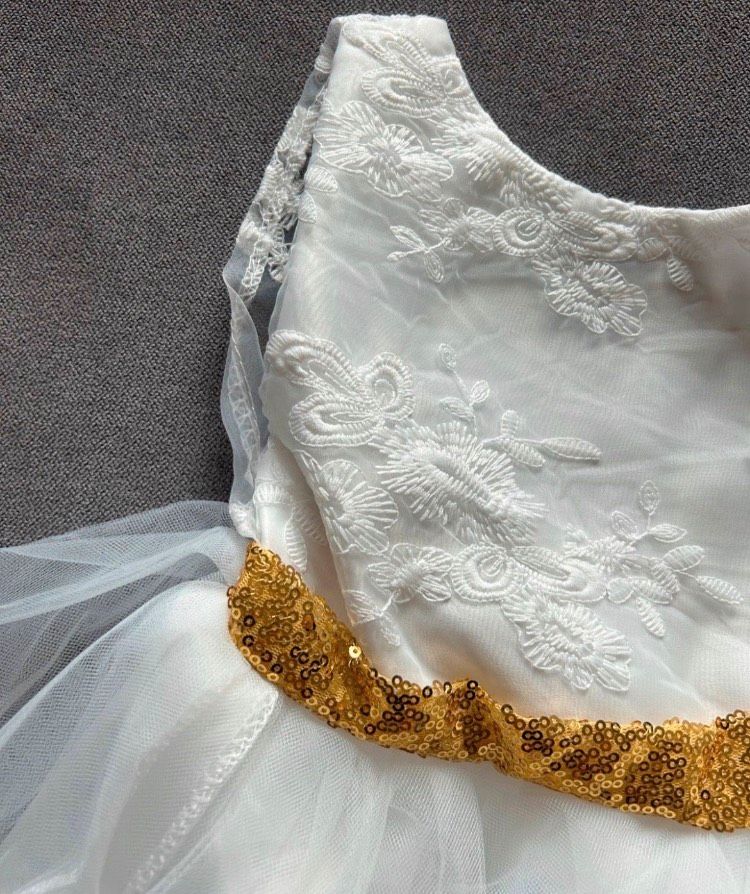 Hochzeitskleid/Wedding/Spitzenkleid/Goldene Schleife Gr. 110 in Linsengericht