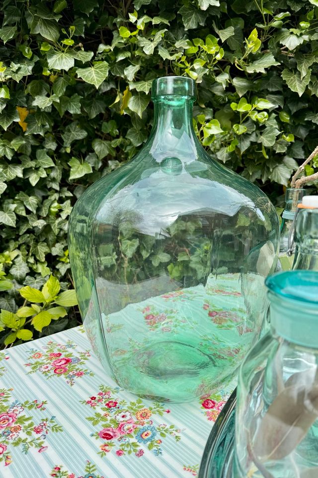 Türkisfarbenes altes Glas Weinballon Apothekerglas Waage in Bad Oldesloe