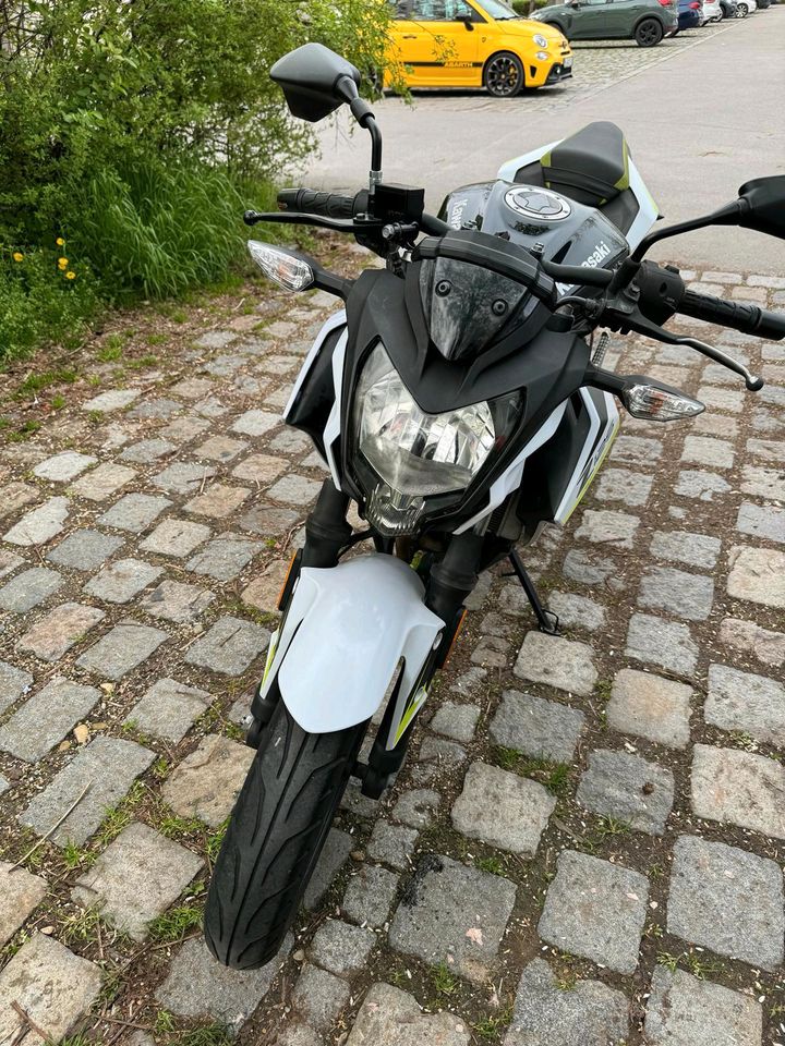 Kawasaki Z 125 in Oberschleißheim