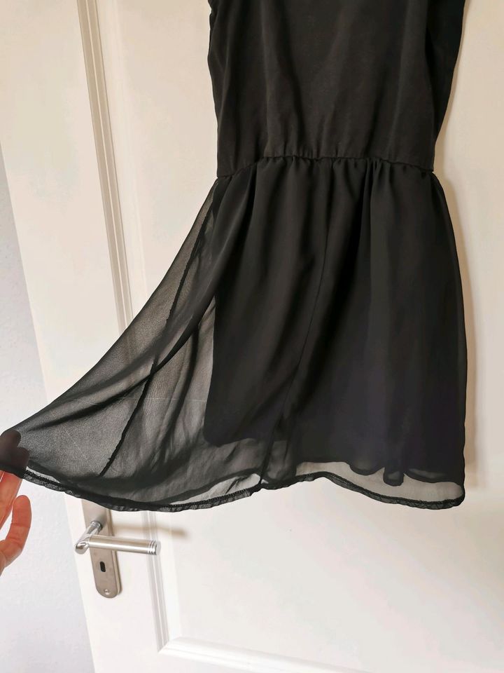 KLEID SCHWARZ MÄDCHEN 134 140 in Ziesendorf