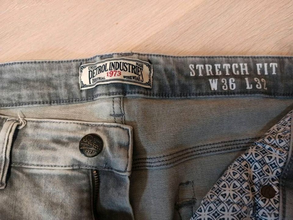 Jeans / Strechjeans W36 L32 in Flonheim
