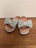 UGG Plateau Slipper Slides Pantoletten Schleife Velours Wildleder Hessen - Bad Homburg Vorschau