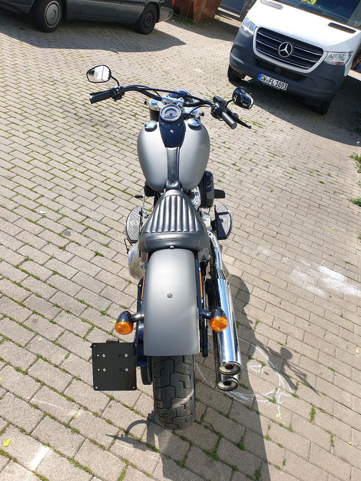 Harley-Davidson Slim / EZ.2020 / 107cui / 12tkm / FLS / Softail in Deckenpfronn