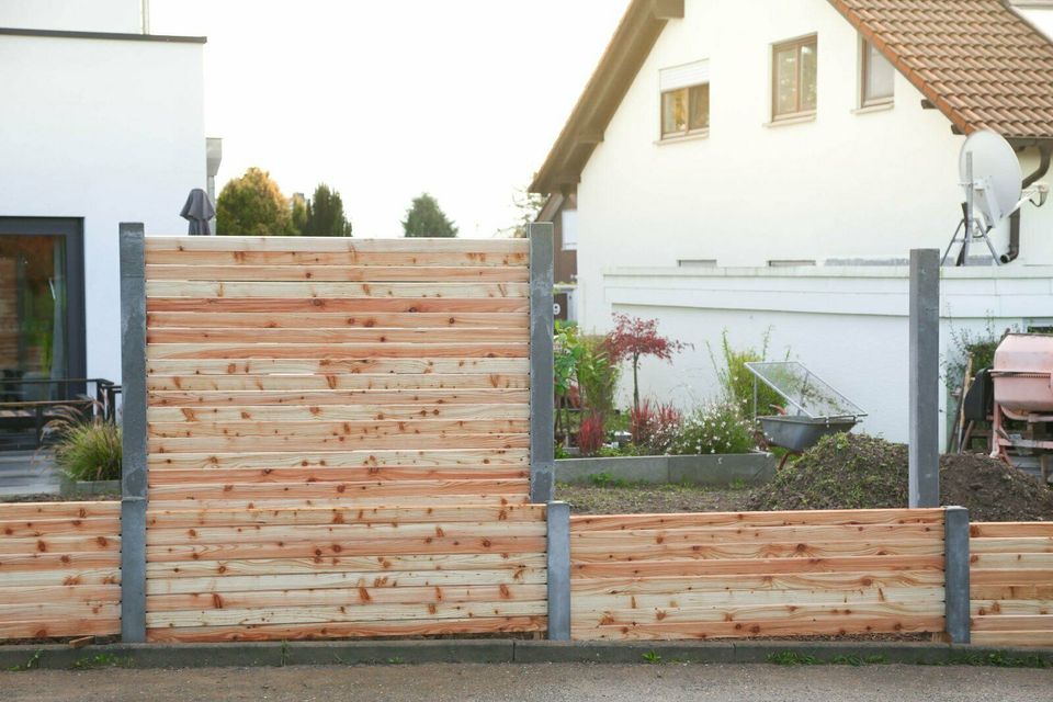 Sichtschutzzaun Gartenzaun Zaunelemente Betonpfosten Holz Lärche in Kusterdingen