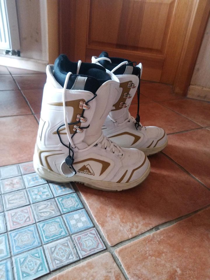 Snowboard Boots weiß Größe 44/45 in Meinersen