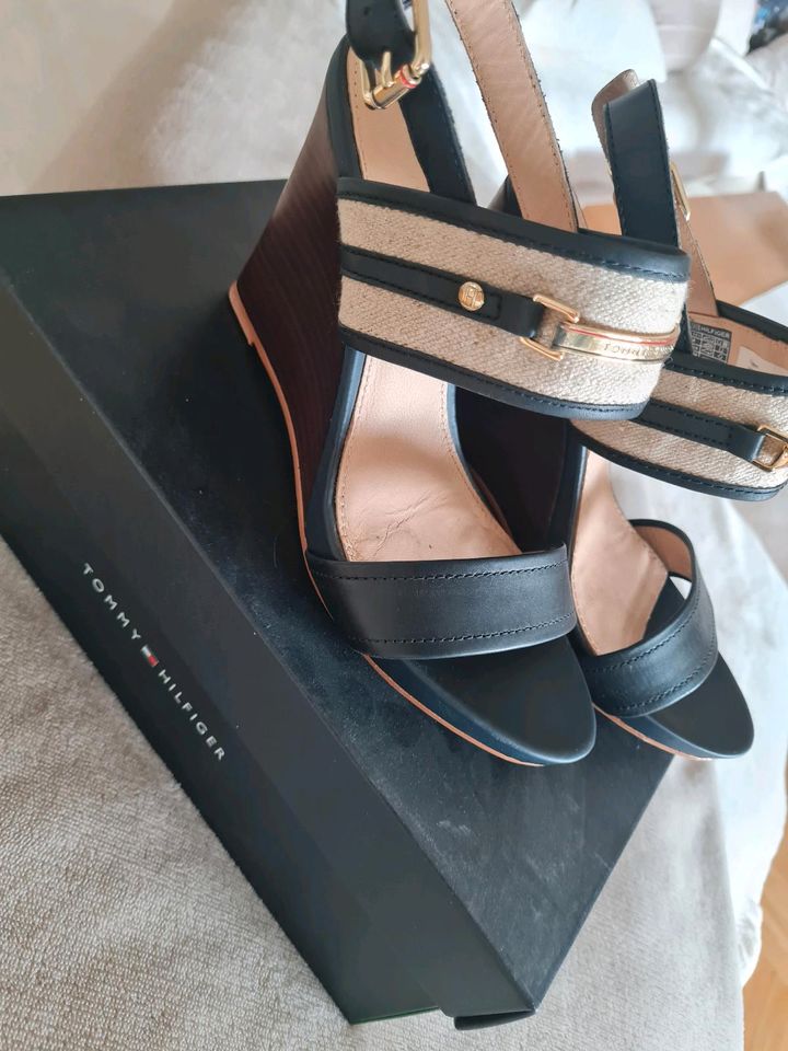 Tommy Hilfiger wedges Größe 37 in Rodenbach