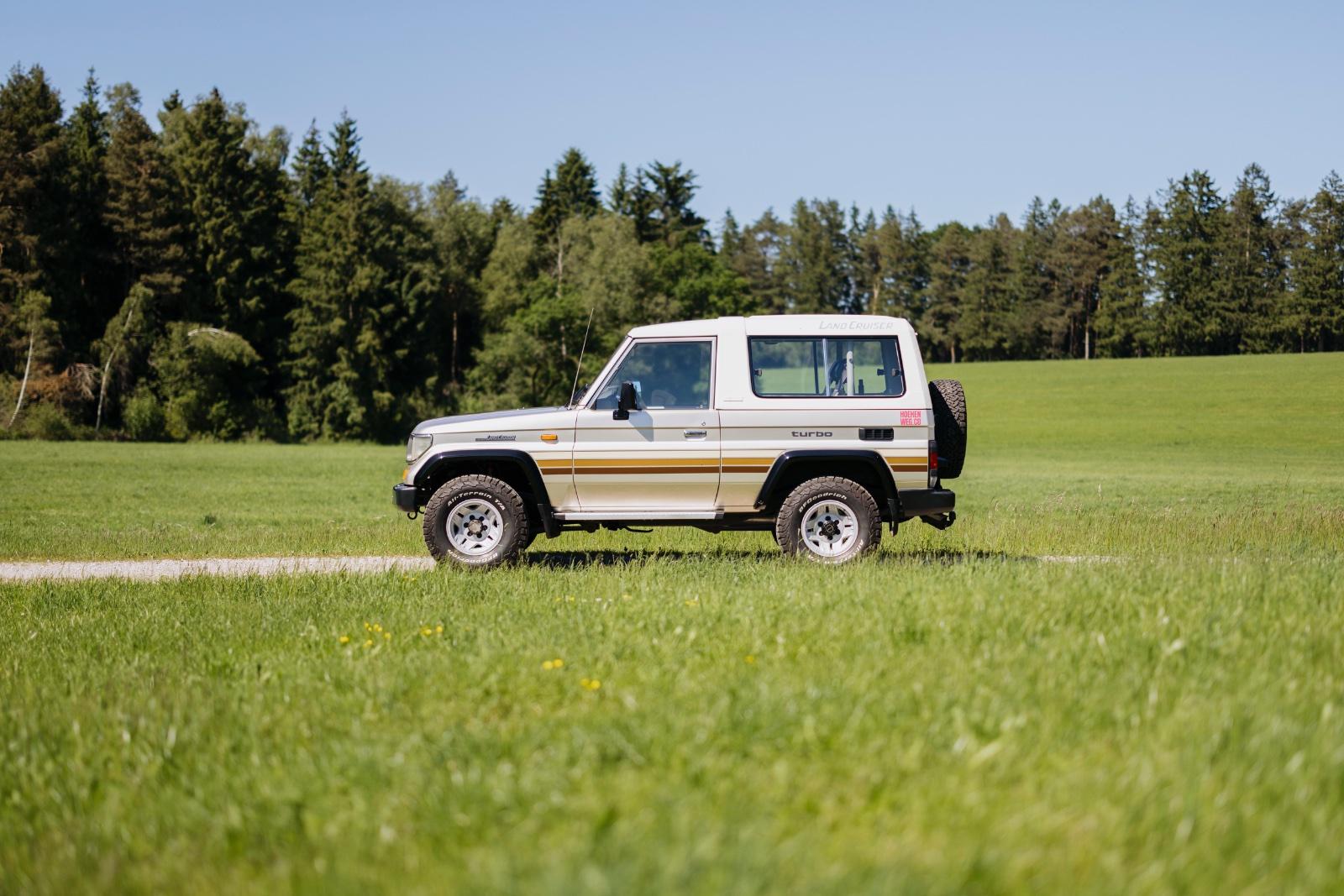 Abbildung des Autos TOYOTA LAND CRUISER LJ73…