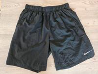 Nike Dri-Fit Sporthose, Short Tennis, Gr. L, sehr guter Zustand Bayern - Freising Vorschau